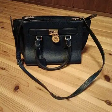 MICHAEL KORS 네이비 숄더백