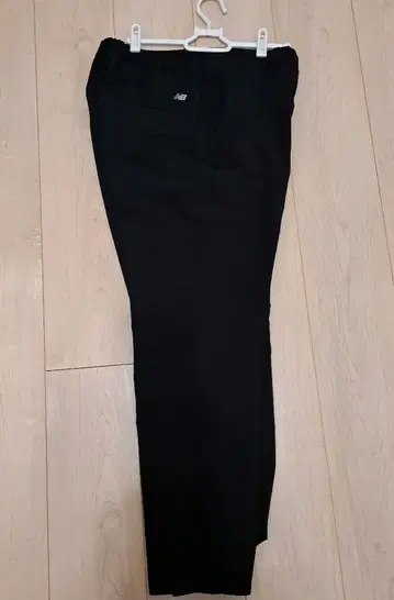 뉴발란스 더 시티 블랙 스트레이트 팬츠