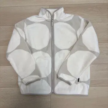 유니클로 x 마리메꼬 M 사이즈 플리스 자켓 화이트 x 베이지