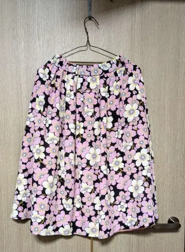 벚꽃 패턴 플레어 스커트