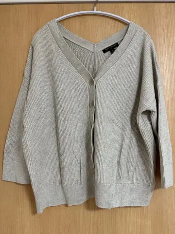 아이보리 V넥 리브 니트 가디건 BananaRepublic