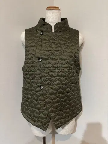 미사용 새상품 HALF-NOTE 올리브색 퀼팅 베스트