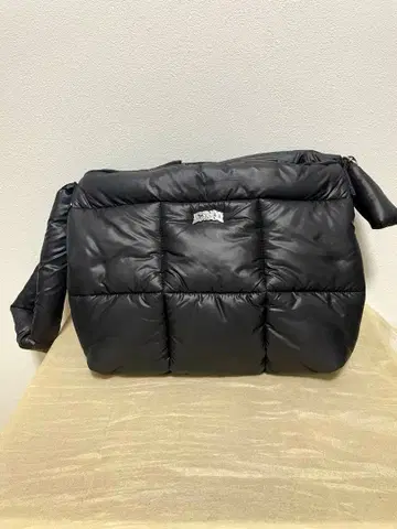 [컨디션 최상] 캔디스트리퍼 블랙 퀼팅 숄더백