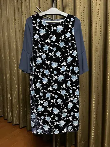 UNTITLED 꽃무늬 7부 소매 원피스 네이비 계열 사이즈 2