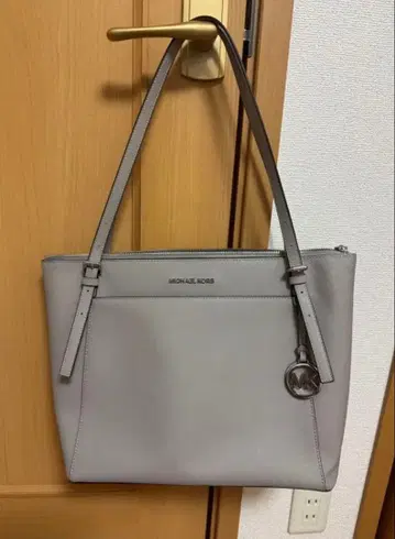 MICHAEL KORS 그레이 토트백
