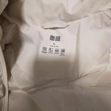 유니클로 심리스 다운 자켓 2022년 모델