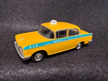 토미카 리미티드 빈티지 닛산 세드릭 도쿄역 구내 택시 LV-124