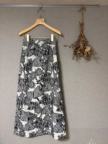 Ameri / UND BOTANICAL JACQUARD SKIRT