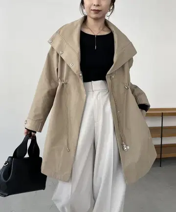 카프리슈 마쥬 드로스트 스탠드 코트