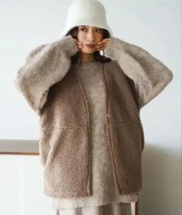 미스티우먼 mysty woman 베이지 니트 베스트