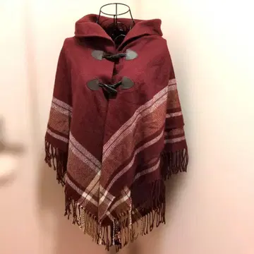 버건디 체크 무늬 판초