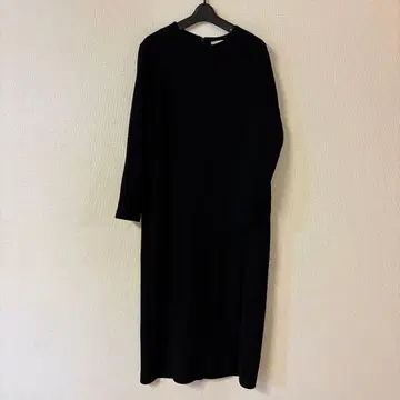 EODA EDI 블랙 긴팔 무릎 기장 원피스