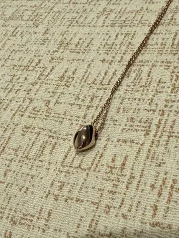 ete 로우 브라운 골드 롱 목걸이