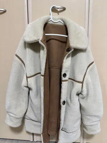 리버서블 보아 무스탕 코트