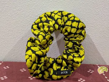 acca 스크런치 겨자색 블랙