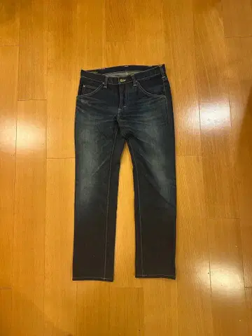 LEE/ 리 스트레이트 진