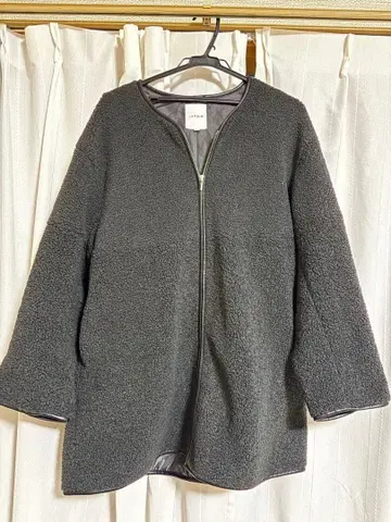 LEPSIM 절개 라이트 보아 코트 차콜