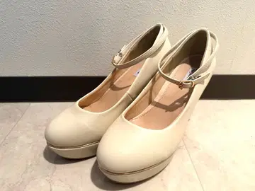 화이트(크림색) 펌프스 발목 스트랩 있음