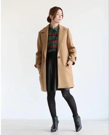 Kaon (카온)의 백 프릴 체스터 코트