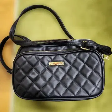 블랙 퀼팅 숄더백