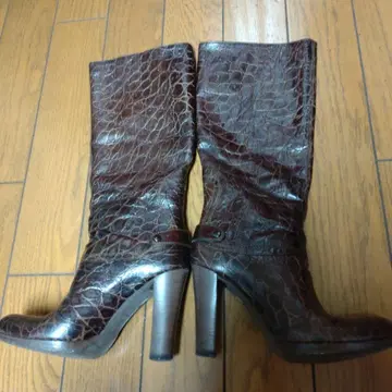 VICMATIE 다크 브라운 크로커다일풍 롱 부츠