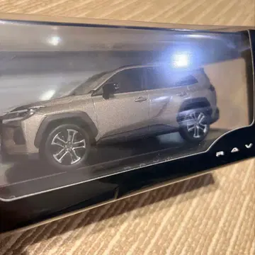 1/30 도요타 신형 RAV4 컬러 샘플 미니카 Z-하이브리드
