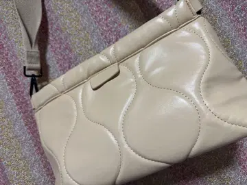 퀼팅 디자인 숄더백 베이지