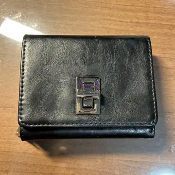 리네임 회전 금장 장식 3단 접이식 지갑