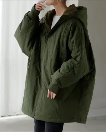 HUG.U 그린 아우터 새상품급 다운 퀼팅 쭈리