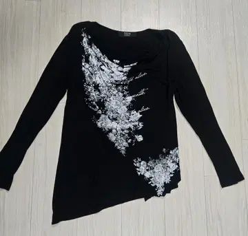 Xfrm 꽃무늬 드레이프 넥 셔츠