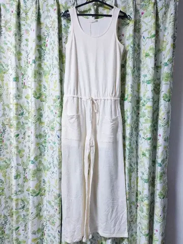 미사용 새상품 gelato pique 슬리브리스 살로펫