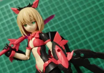 30MS 티아샤 달리아 의류