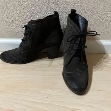 나노 유니버스 스웨이드 숏부츠