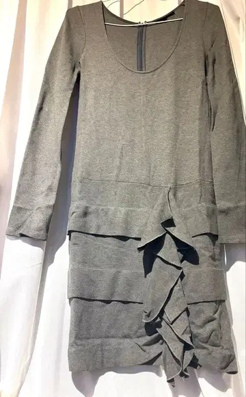 이탈리아제 셀럽 인기 미실루엣 원피스 파트리치아 페페 새상품급입니다.