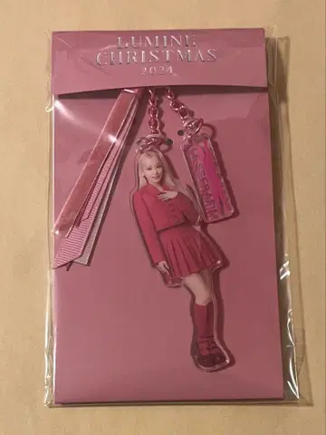 르세라핌 사쿠라 아크릴 키링 1점 루미네 크리스마스 2024