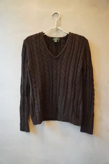 LAUREN 다크 브라운 케이블 니트 V넥 스웨터