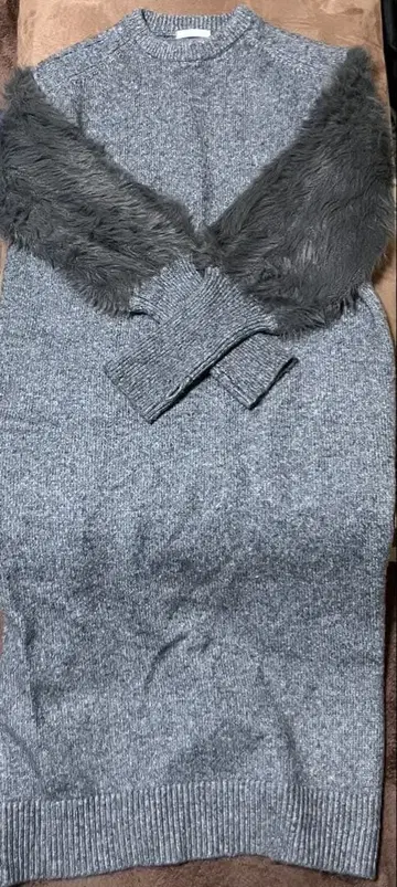 MURUA 소매 퍼 니트 원피스 그레이