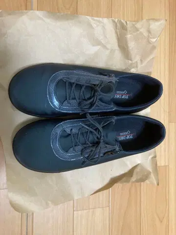 블랙 레이스업 스니커즈