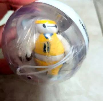 디즈니랜드 새상품 캡슐 토이 베이맥스 바스켓 피규어 키체인