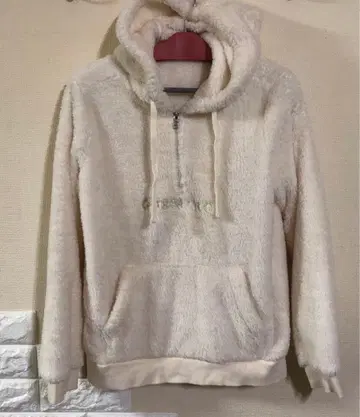 GUESS 보아 후드티 S사이즈