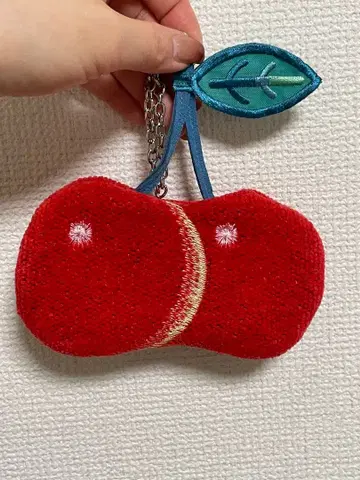 체리 도트 체리형 파우치 FEILER