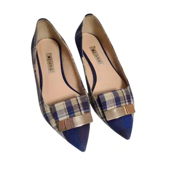 새상품급 다이애나 DIANA 플레이트 스틸레토 체크 23.5