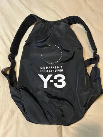 Y-3 블랙 백팩 사인 자수