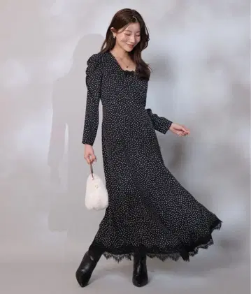 Apuweiser-riche 도트 불규칙 헴 원피스