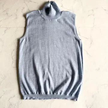 컨디션 최상 현행 모델 크루치아니 캐시미어 실크 하이넥 슬리브리스 니트