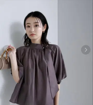 NATURAL BEAUTY BASIC 사이드 타이 블라우스