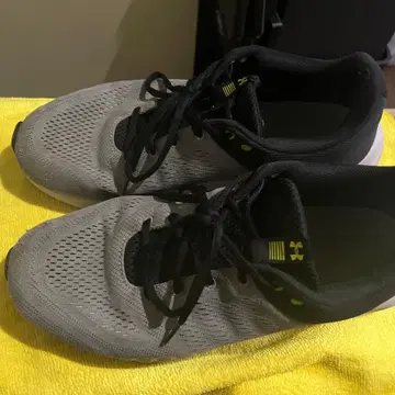 Under Armour 러닝화 그레이/블랙