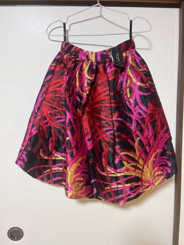 케이트 스페이드 윈터 크리산세멈 버블 스커트