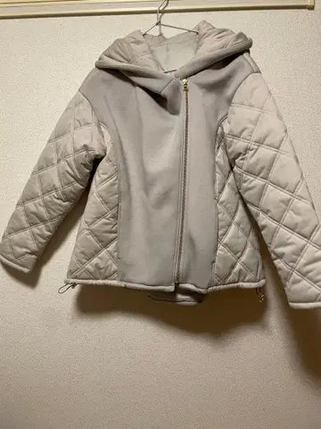 라이트 그레이 퀼팅 자켓 후드 부착