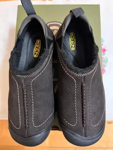 KEEN 가죽 슬립온